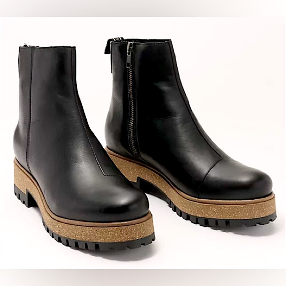 Taos Black Leather Chelsea Ankle Boots 9.5
